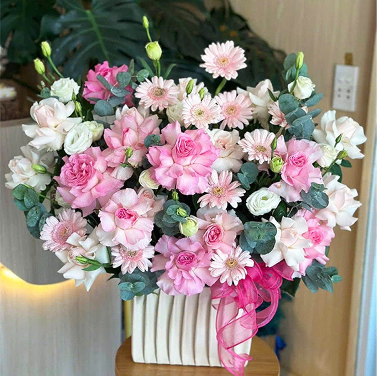 Giỏ Hoa Hồng Mix Hoa Đồng Tiền Tone Hồng Trắng Sang Trọng