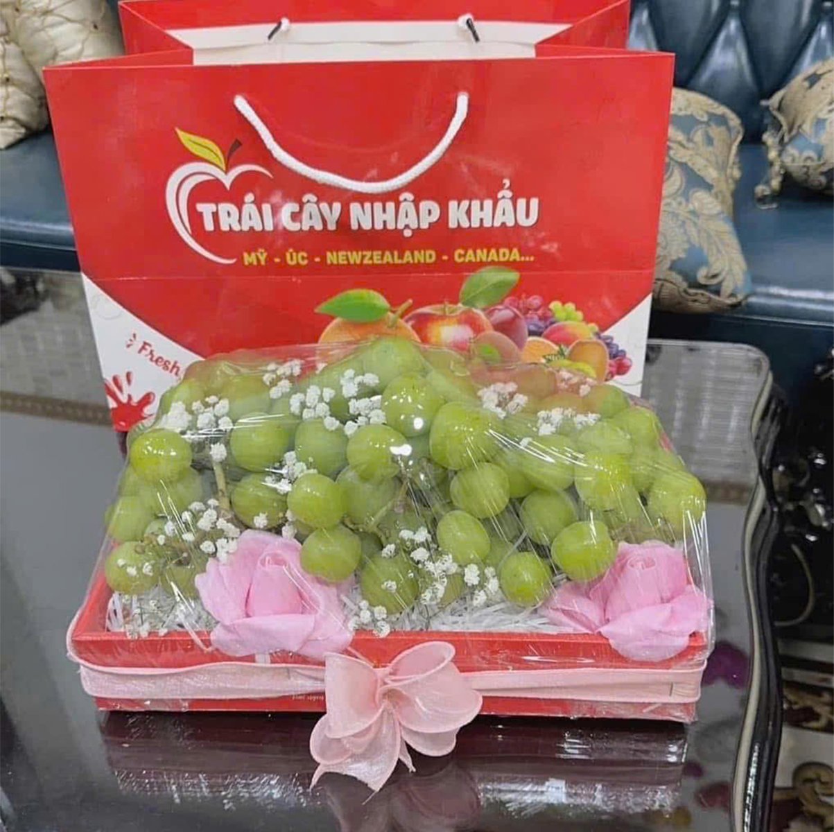 Hộp Tr&aacute;i C&acirc;y Nho Xanh &Uacute;c Qu&agrave; Tặng Tinh Tế