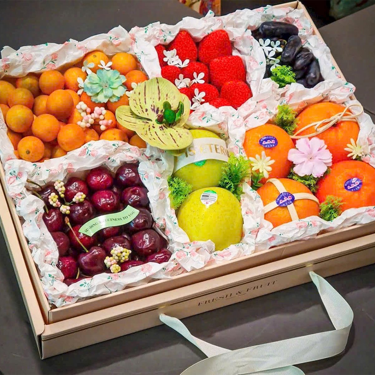 Hộp Tr&aacute;i C&acirc;y Tươi C&aacute;c Loại Nhập Khẩu Tặng Cho C&aacute;c N&agrave;ng