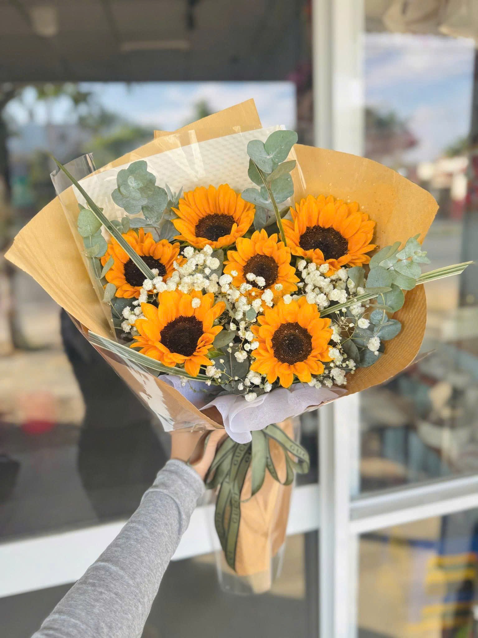 B&oacute; Hoa Tươi Hướng Dương Tặng Tốt Nghiệp Bạn B&egrave;