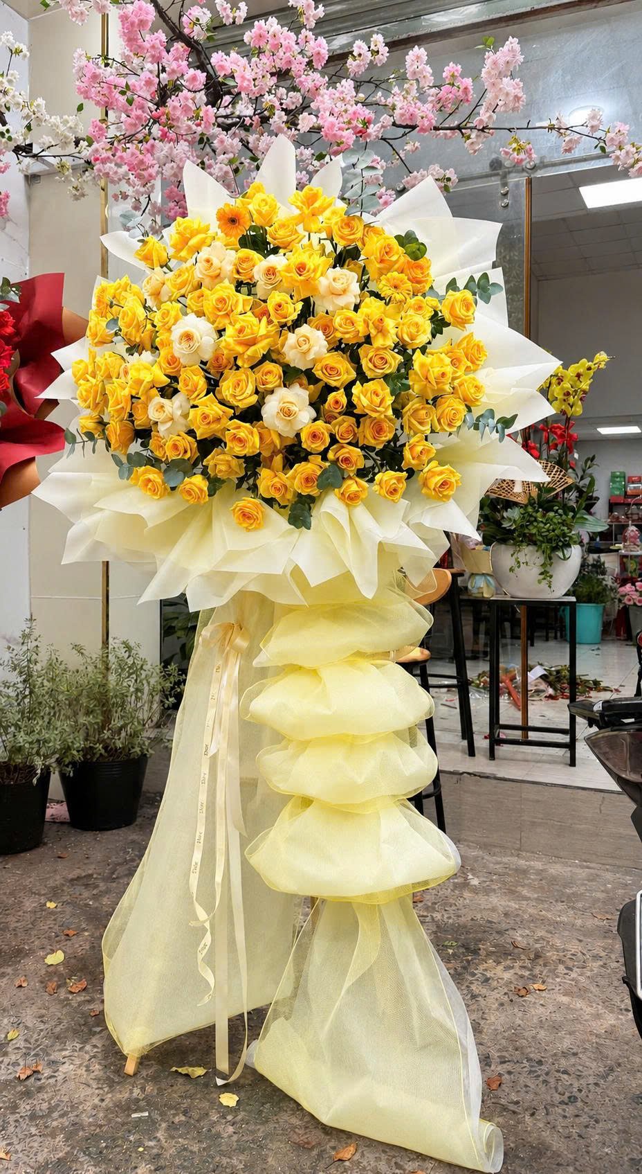 Kệ Hoa Khai Trương Tone V&agrave;ng Đại C&aacute;t Đại Lợi
