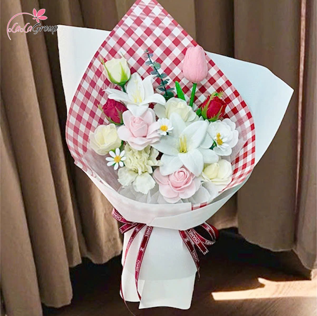 B&oacute; 12 B&ocirc;ng Hoa Hồng Tỷ Muội Mix Hoa Tulip Đ&aacute;ng Y&ecirc;u