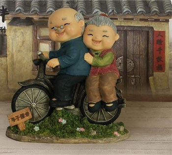 Búp bê ông bà và xe đạp
