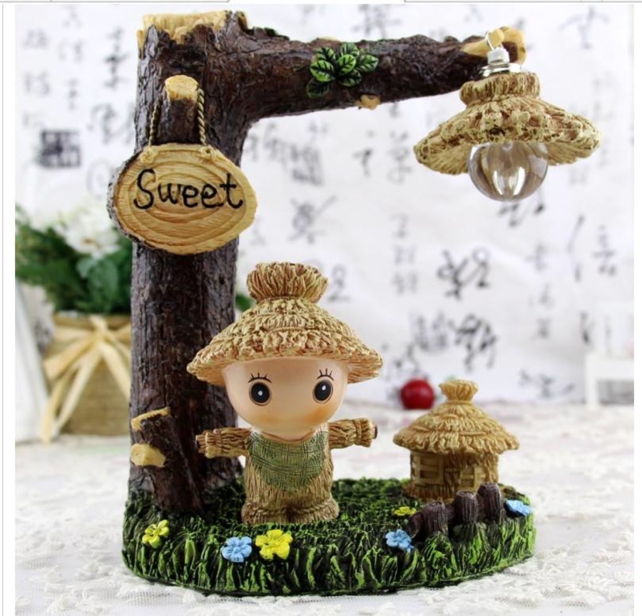 Đèn bàn cậu bé bù nhìn