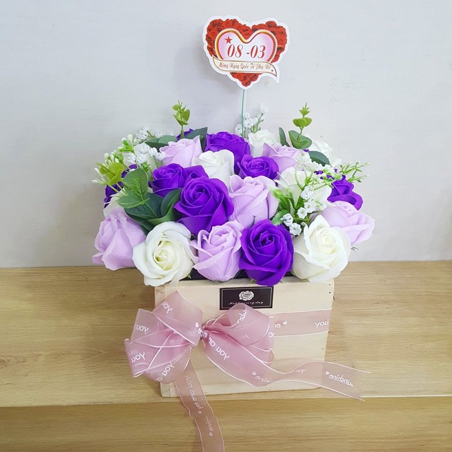 Chậu hoa hồng sáp thơm sắc tím