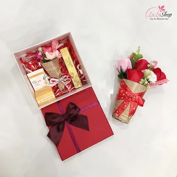 Set Hộp Quà Tặng Giữ Mãi Vẻ Đẹp Thanh Xuân Kèm Mỹ Phẩm ( Gồm Kem Trang Điểm Và Phấn Trang Điểm )