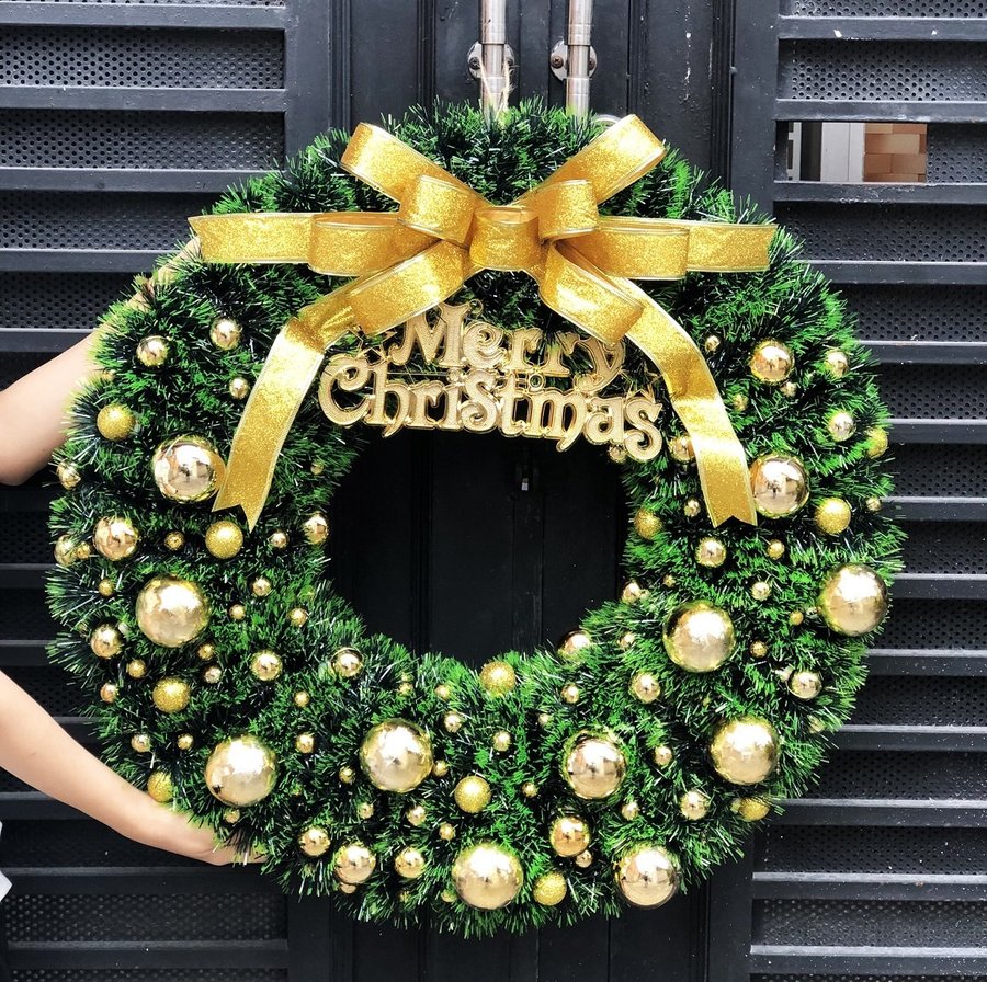 Vòng nguyệt quế Merry Christmas 65cm nhiều quả châu sắc vàng trang trí noel
