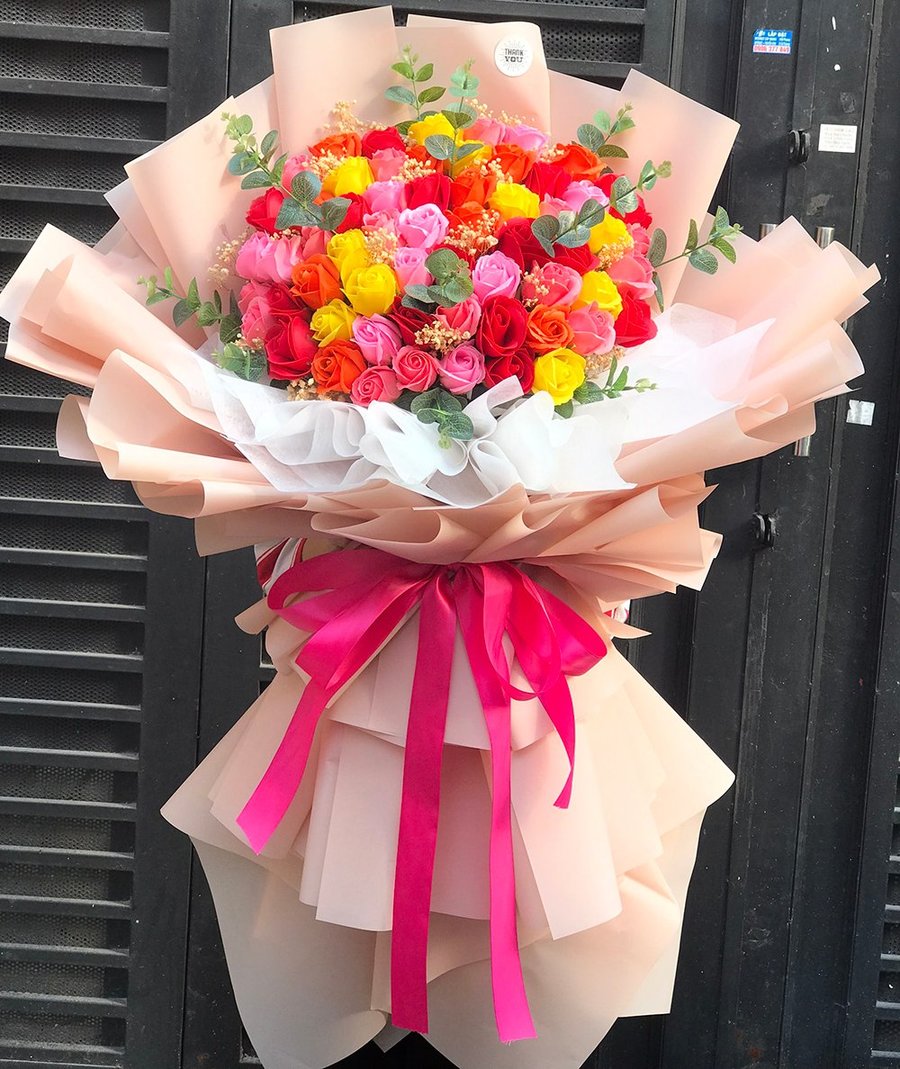 Bó hoa hồng sáp thơm sắc màu lung linh