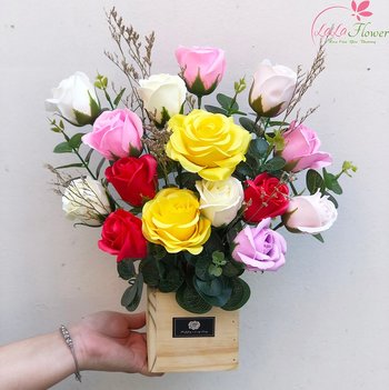 Hộp gỗ hoa hồng sáp thơm màu sắc tươi sáng