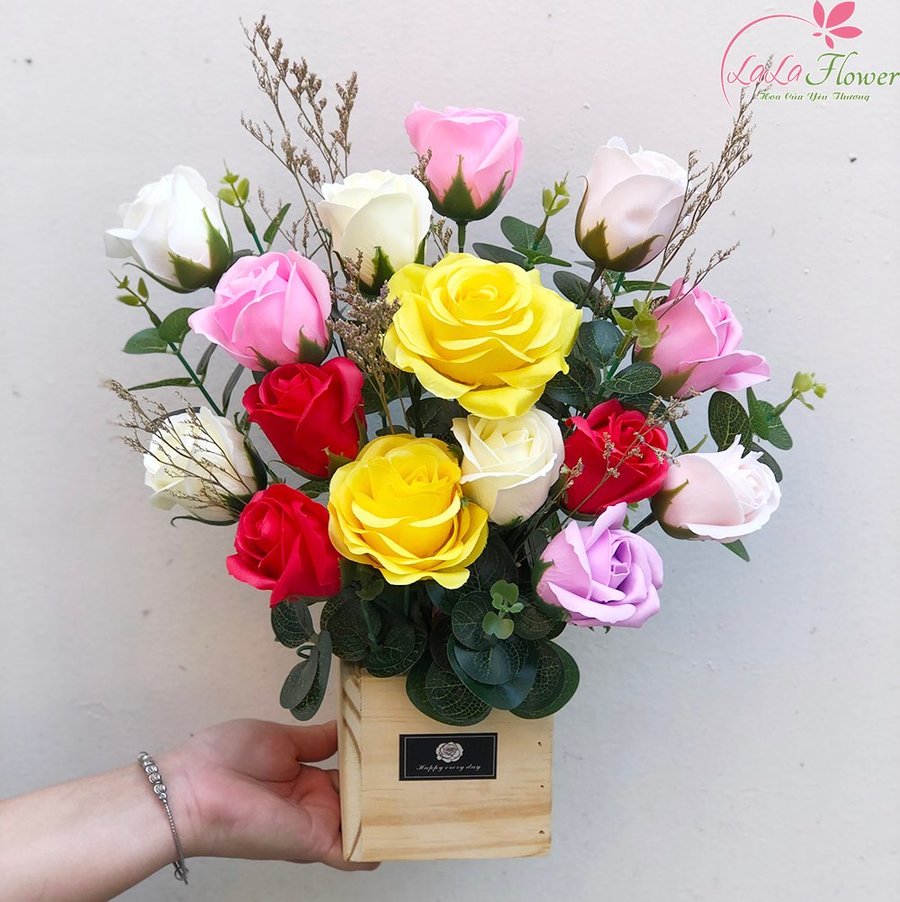 Hộp gỗ hoa hồng sáp thơm sắc màu hạnh phúc