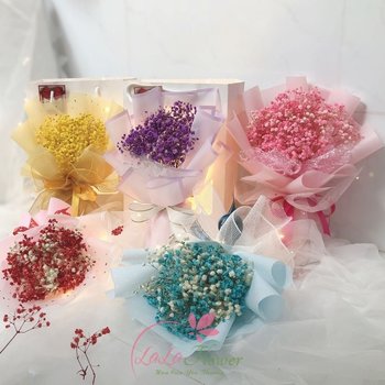 Bó hoa khô baby kèm đèn LED, túi xách và thiệp chúc mừng