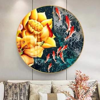 Runde Malerei von Cuu Ngu-Spiegel und goldenem Lotus