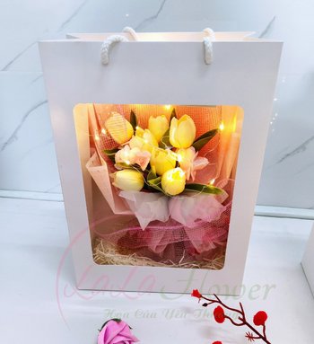 Geschenktüte mit 5 gefälschten Tulpen mit mehrfarbigen LED-Lichtern