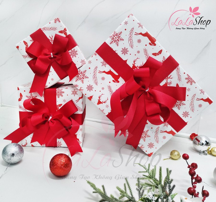 Set 3 hộp quà giáng sinh trắng họa tiết nơ đỏ trang trí cây thông noel làm quà tặng