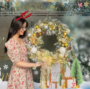 Vòng Nguyệt Quế 55cm Trang Trí Noel Quả Châu Và Nơ Vàng
