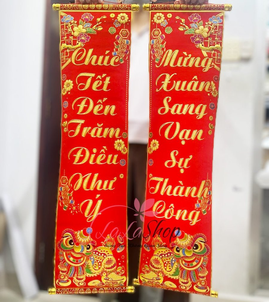 Cặp liễn câu đối đỏ Chúc tết đến trăm điều như ý - Mừng xuân sang vạn sự thành công