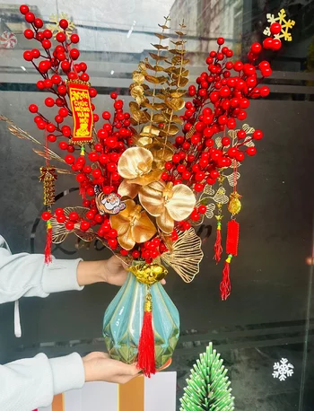 Bình hoa sứ đào đông sắc đỏ tài lộc may mắn trang trí tết