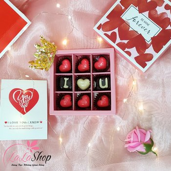Hộp Socola tình nhân hình vuông sắc màu đỏ trắng