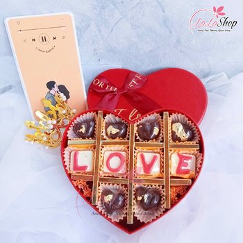 Hộp Socola 10 viên quà tặng Valentine ấm áp chữ love mẫu 3