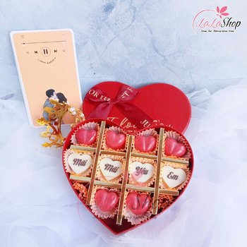 Hộp socola gồm 10 món quà valentine ấm áp với lời yêu em mãi mãi