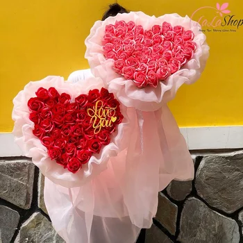 Bouquet aus duftenden Wachsrosen mit Herzen 45-50 Blumen