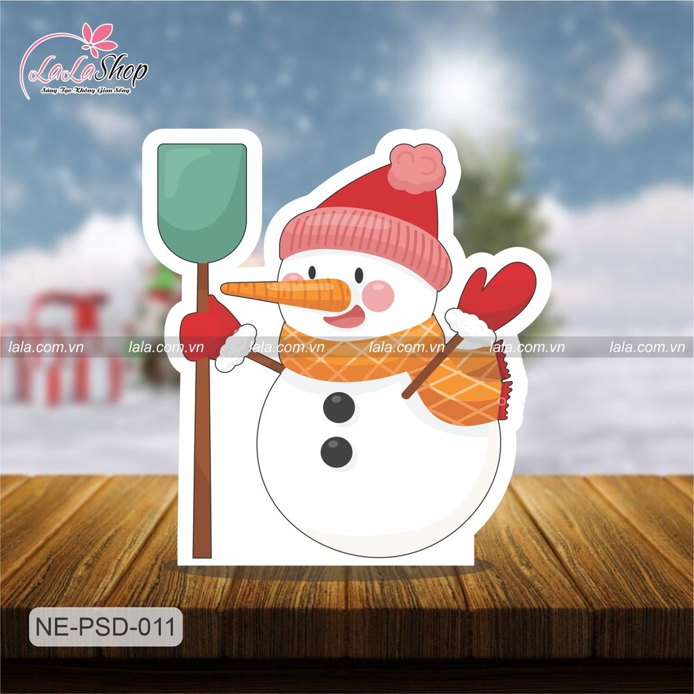 Standee Trang Trí Noel Người Tuyết Cầm Xẻng Dễ Thương