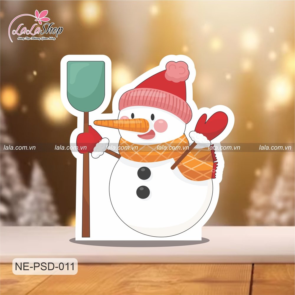 Standee Trang Trí Noel Người Tuyết Cầm Xẻng Dễ Thương