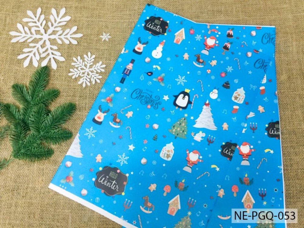 Set 5 Giấy Gói Quà Họa Tiết Cây Thông Và Chim Cánh Cụt Nền Xanh